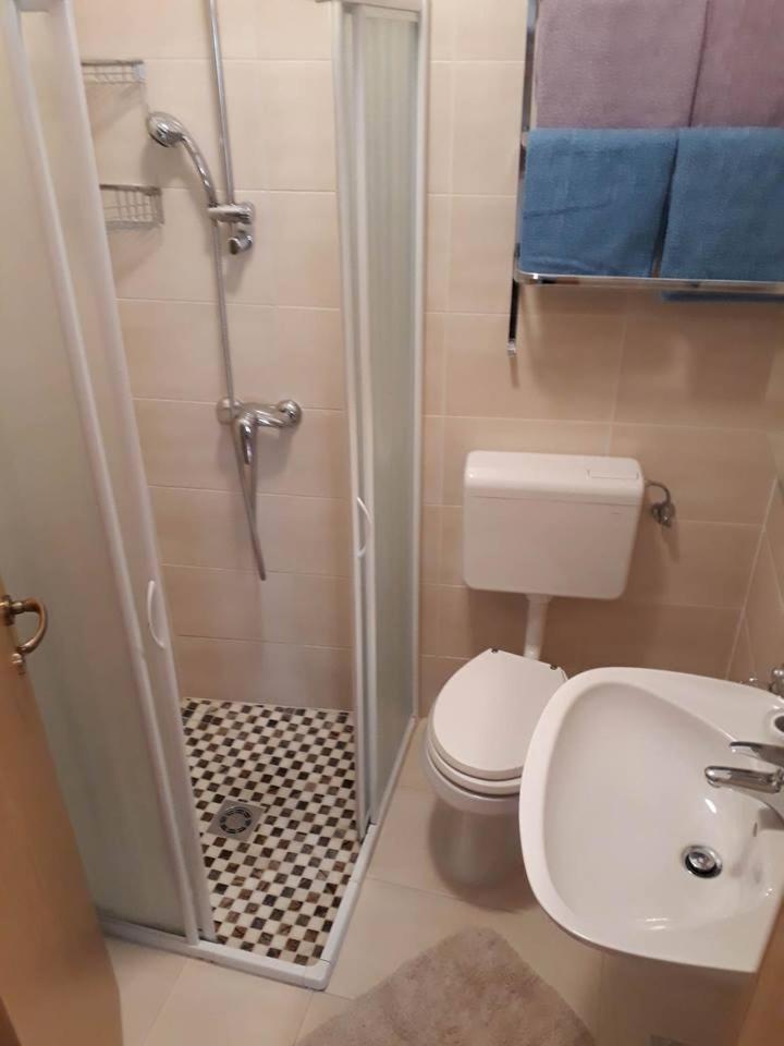 Vse kontenti Appartement Koper Buitenkant foto